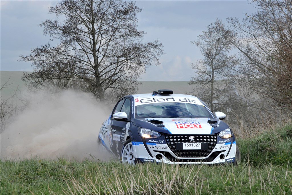 Jacob Madsen og Line Nedergaard fører i Rally4-klassen inden lørdagens Au2Parts Rally Himmerland.